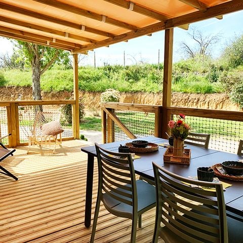 BUNGALOW 4 personnes - PREMIUM 30m² - 2 chambres - TV - lave-vaisselle - climatisation - terrasse