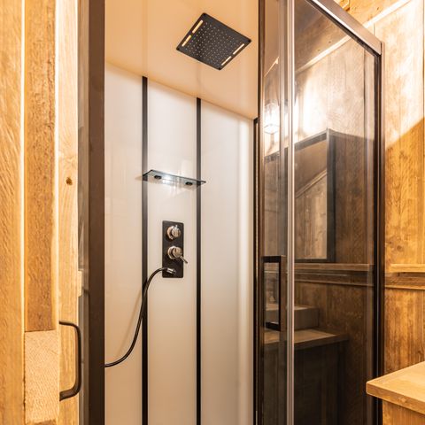 TENDA IN TELA E LEGNO 4 persone - Glamping Lodge PREMIUM RIVER 27m² - 2 camere da letto - TV - aria condizionata - terrazza coperta - vista fiume -