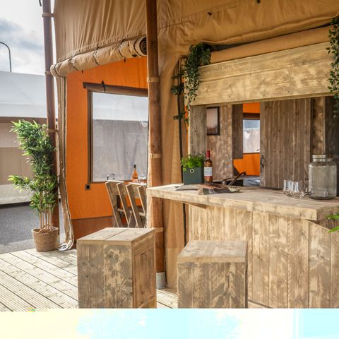 Safarizelt 4 personen - Glamping Lodge PREMIUM 34m² - 2 Schlafzimmer - TV - Klimaanlage - überdachte Terrasse -.