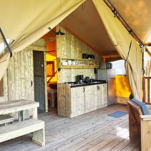 Safarizelt 4 Personen - Glamping Lodge PREMIUM RIVER 27m² - 2 Schlafzimmer - TV - Klimaanlage - überdachte Terrasse - Blick auf den Fluss -.