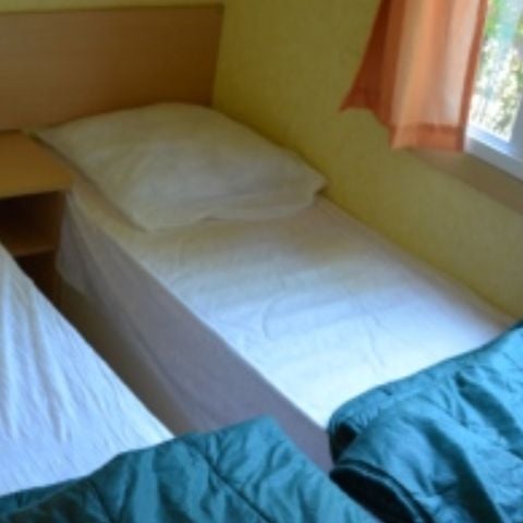 BUNGALOW 4 personnes - Mobil Home A 4P sans sanitaire (+ 15 ans)
