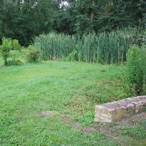 Stellplatz - Stellplatz Confort - 120 m² bis 200 m² - 2 Erwachsene, 1 Auto und Strom