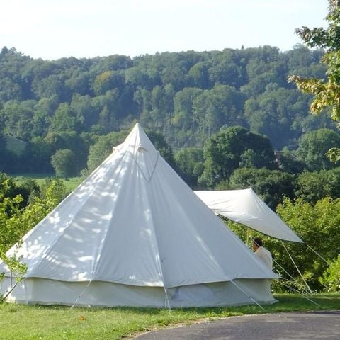 Pitch - Tent or caravan pitch (including 1 car) with electricity