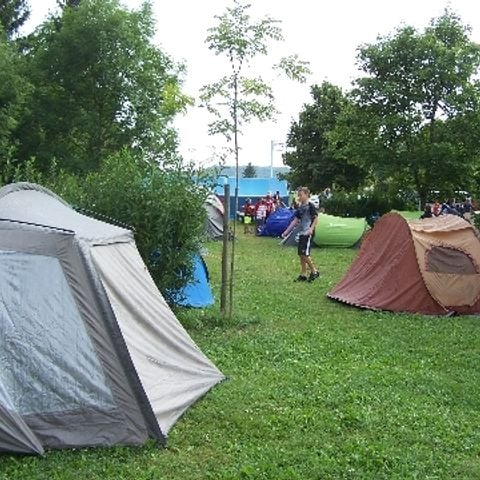 Pitch - Tent or caravan pitch (including 1 car) without electricity