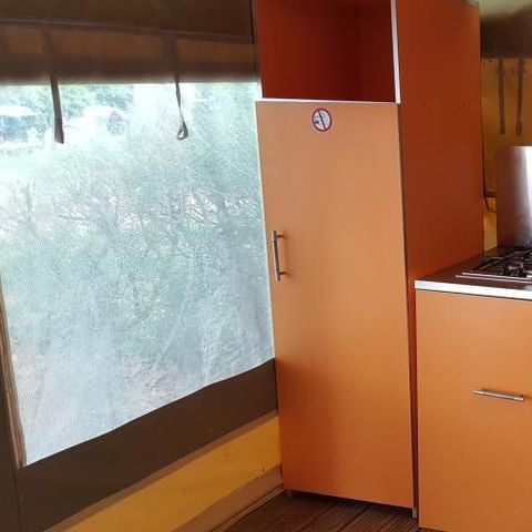 Tente en toile et en bois 4 personnes - Tente équipée (sans sanitaires ni chauffage)