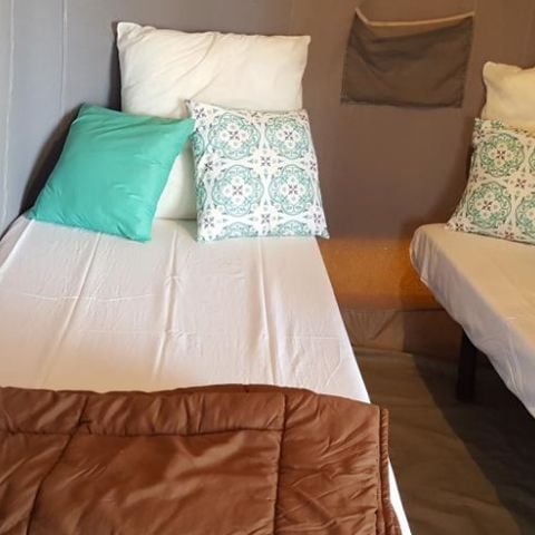Tente en toile et en bois 4 personnes - Tente équipée (sans sanitaires ni chauffage)