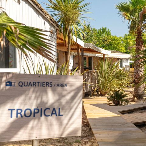 BUNGALOW 4 personnes - Mobil-home | Comfort | 2 Ch. | 4 Pers. | Terrasse surélevée | Clim. | TV