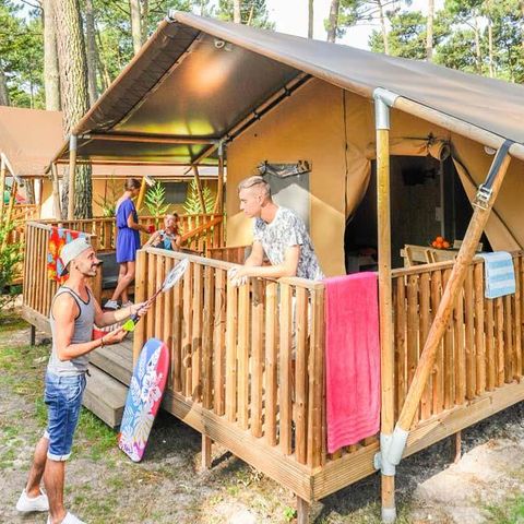 Tente en toile et en bois 8 personnes - ECOLUXE - 3 chambres