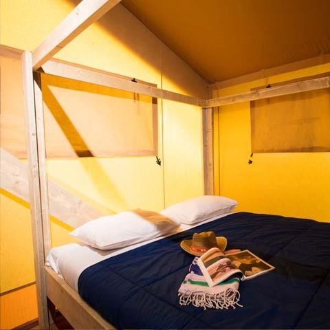 Tente en toile et en bois 8 personnes - ECOLUXE - 3 chambres