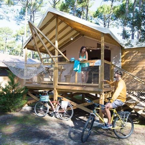 Tente en toile et en bois 5 personnes - CABANE sur pilotis