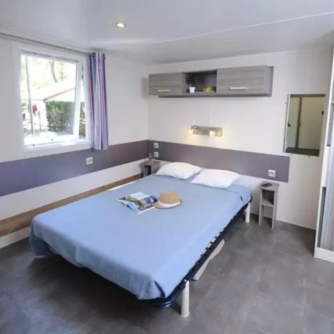 BUNGALOW 6 personnes - Mobil-home | Comfort | 2 Ch. | 4/6 Pers. | Terrasse surélevée | Clim. | TV