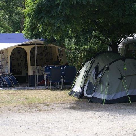 EMPLACEMENT - Forfait : voiture /  1 tente ou caravane ou camping-car
