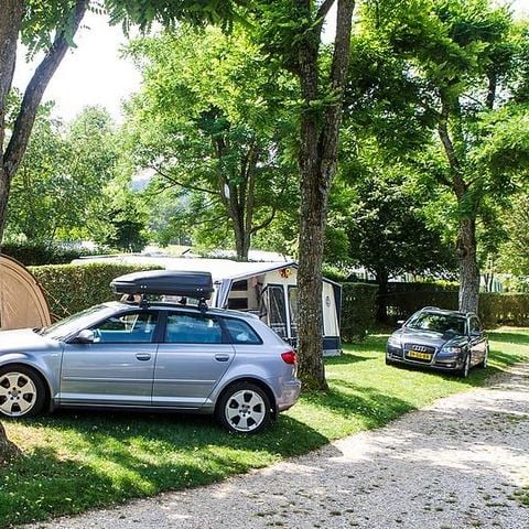 EMPLACEMENT - Emplacement Forfait Standard (tente, caravane, camping-car) + véhicule sans électricité
