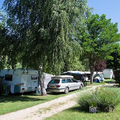 Kampeerplaats - Standplaats Standaardpakket (tent, caravan, camper) + voertuig zonder elektriciteit
