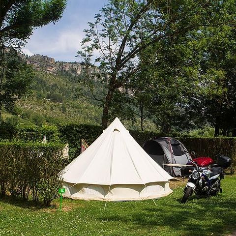 Kampeerplaats - Standplaats Standaardpakket (tent, caravan, camper) + voertuig zonder elektriciteit