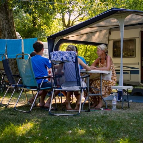 Emplacement - Forfait Nature (1 tente, caravane ou camping-car / 1 voiture)