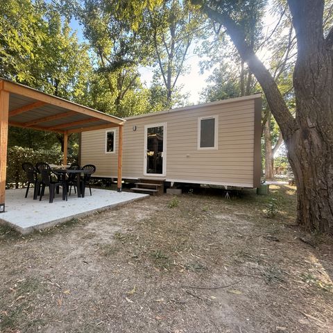 Stacaravan 4 personen - Confort 26m² 2 kamers - Half overdekt terras + TV