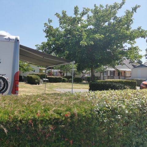 EMPLACEMENT - Emplacement  camping PARC *** (coté piscine)