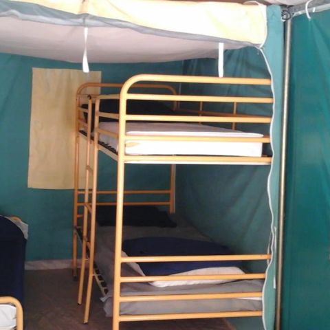 BUNGALOW DE LONA 5 personas - sin instalaciones sanitarias