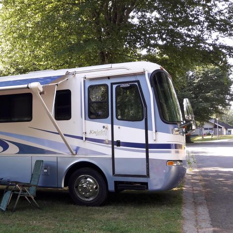 Kampeerplaats - Natuur arrangement (1 tent, caravan of camper / 1 auto) 2 pers