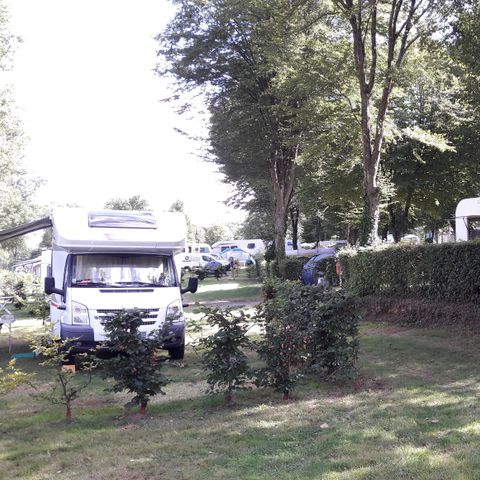 Pitch - Nature package (1 tent, caravan or camper / 1 car) 2 pers