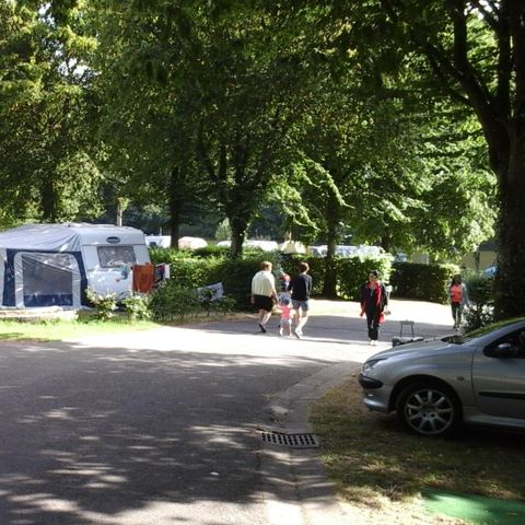 Kampeerplaats - Natuur arrangement (1 tent, caravan of camper / 1 auto) 2 pers