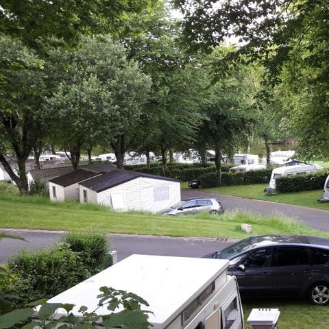 PLOT - Comfort package (1 tent, caravan or motor home / 1 car / 10A electricity) 2/6 pers