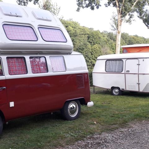Stellplatz - Forfait Confort (1 Zelt, Wohnwagen oder Wohnmobil / 1 Auto / Strom 10A) 2/6 Pers.