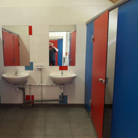 PIAZZOLA - Pacchetto comfort (1 tenda, roulotte o camper / 1 auto / elettricità 10A) 2/6 pers.