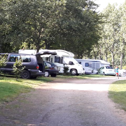 Pitch -  Hiker's package (1 person on foot or by bike / 1 tent) 1 person