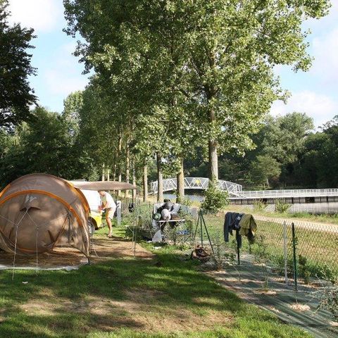 Pitch -  Hiker's package (1 person on foot or by bike / 1 tent) 1 person