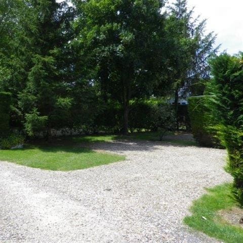 PLOT - 1 tent, caravan or motor home / 1 car