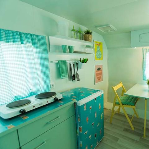 CARAVANA 2 personas - Verde Hielo, sin instalaciones sanitarias