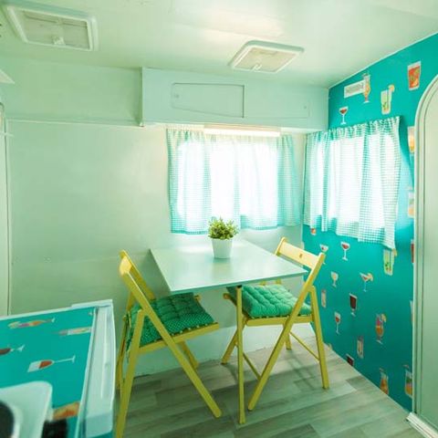 CARAVANA 2 personas - Verde Hielo, sin instalaciones sanitarias