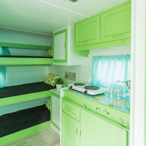 CARAVANA 5 personas - Verde Menta, sin instalaciones sanitarias