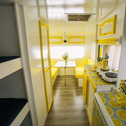 CARAVANA 5 personas - Amarillo Limo sin instalaciones sanitarias