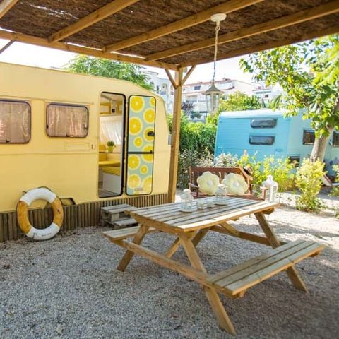 CARAVANA 5 personas - Amarillo Limo sin instalaciones sanitarias