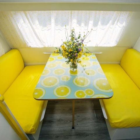 CARAVANA 5 personas - Amarillo Limo sin instalaciones sanitarias