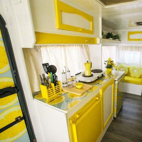 CARAVANA 5 personas - Amarillo Limo sin instalaciones sanitarias