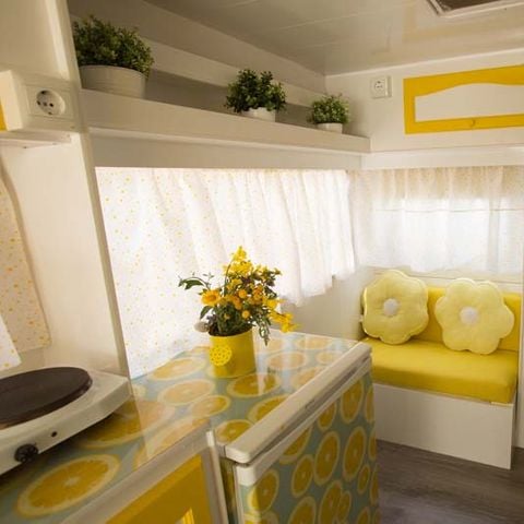 CARAVANA 5 personas - Amarillo Limo sin instalaciones sanitarias
