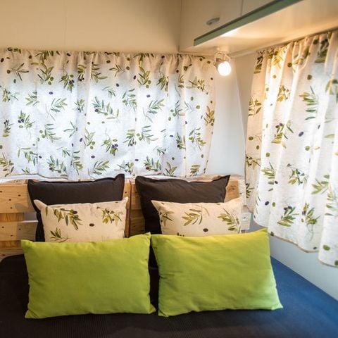 CARAVANA 4 personas - Verde Oliva sin instalaciones sanitarias