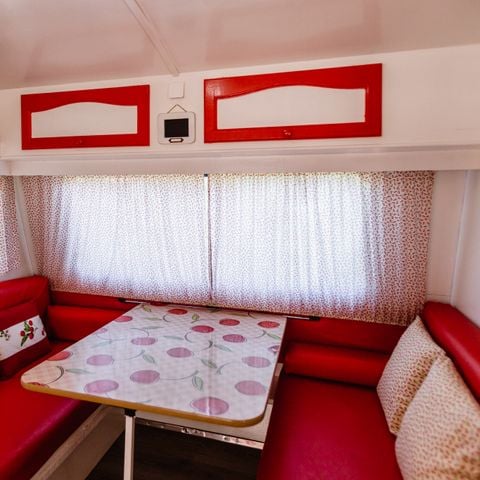 CARAVANE 4 personnes - 04 ROUGE