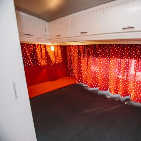 CARAVANE 4 personnes - Granate, sans sanitaires