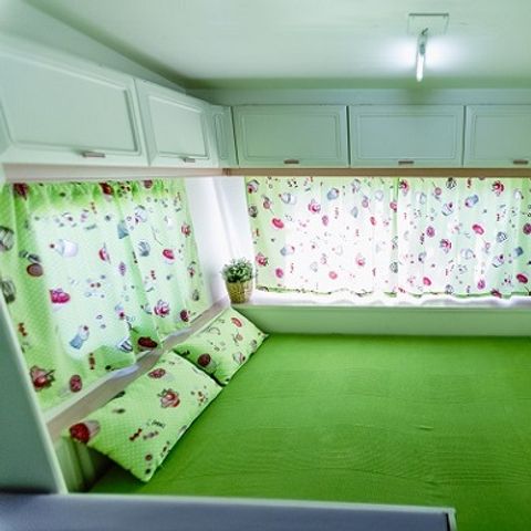 CARAVANA 4 personas - ROSE CUPCAKE, sin instalaciones sanitarias