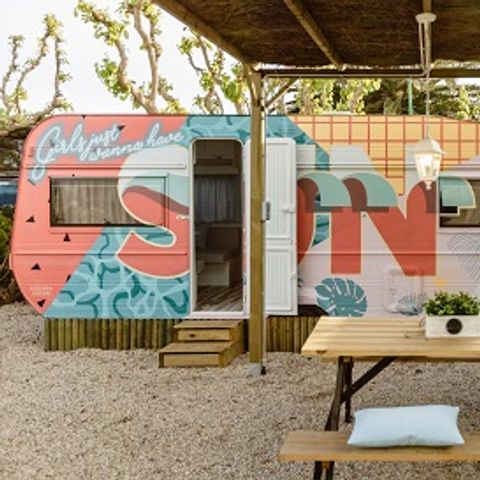 Wohnwagen 4 Personen - 36 SUN ohne Sanitäranlagen