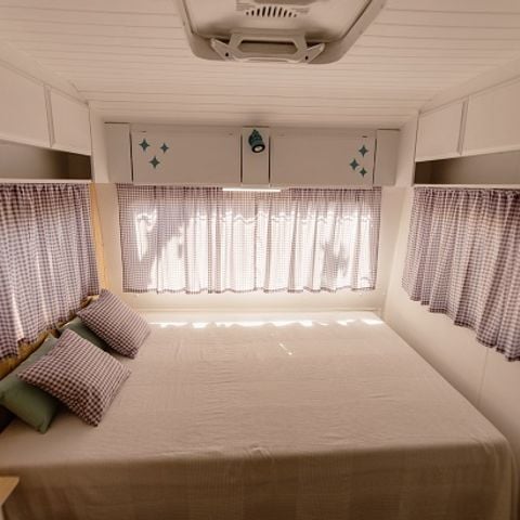 Wohnwagen 4 Personen - 37 RAINBOW ohne Sanitäranlagen