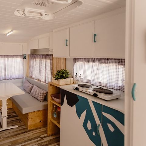Wohnwagen 4 Personen - 37 RAINBOW ohne Sanitäranlagen