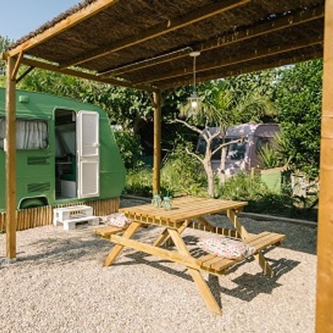 CARAVAN 4 persone - TROPICALE- senza servizi igienici-