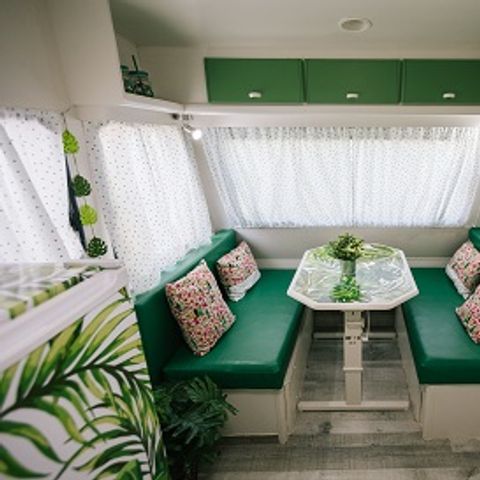 CARAVANA 4 personas - TROPICAL- sin instalaciones sanitarias-