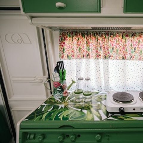 CARAVANA 4 personas - TROPICAL- sin instalaciones sanitarias-